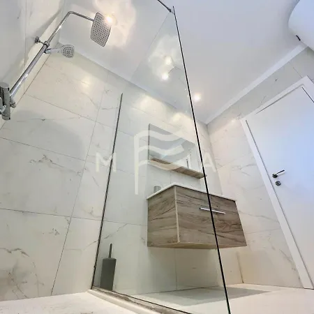 White Pearl 763 Durrës